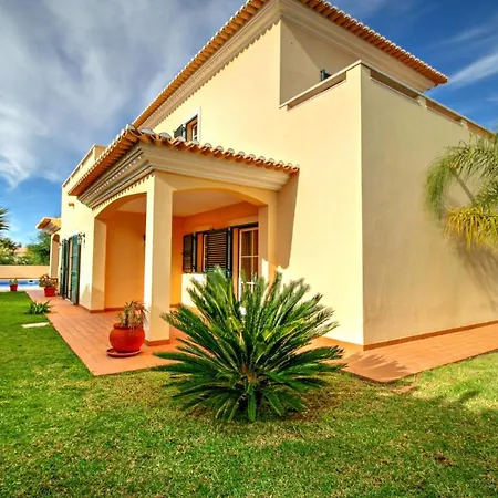 Villa Sleeps 10 Pool Wifi *
